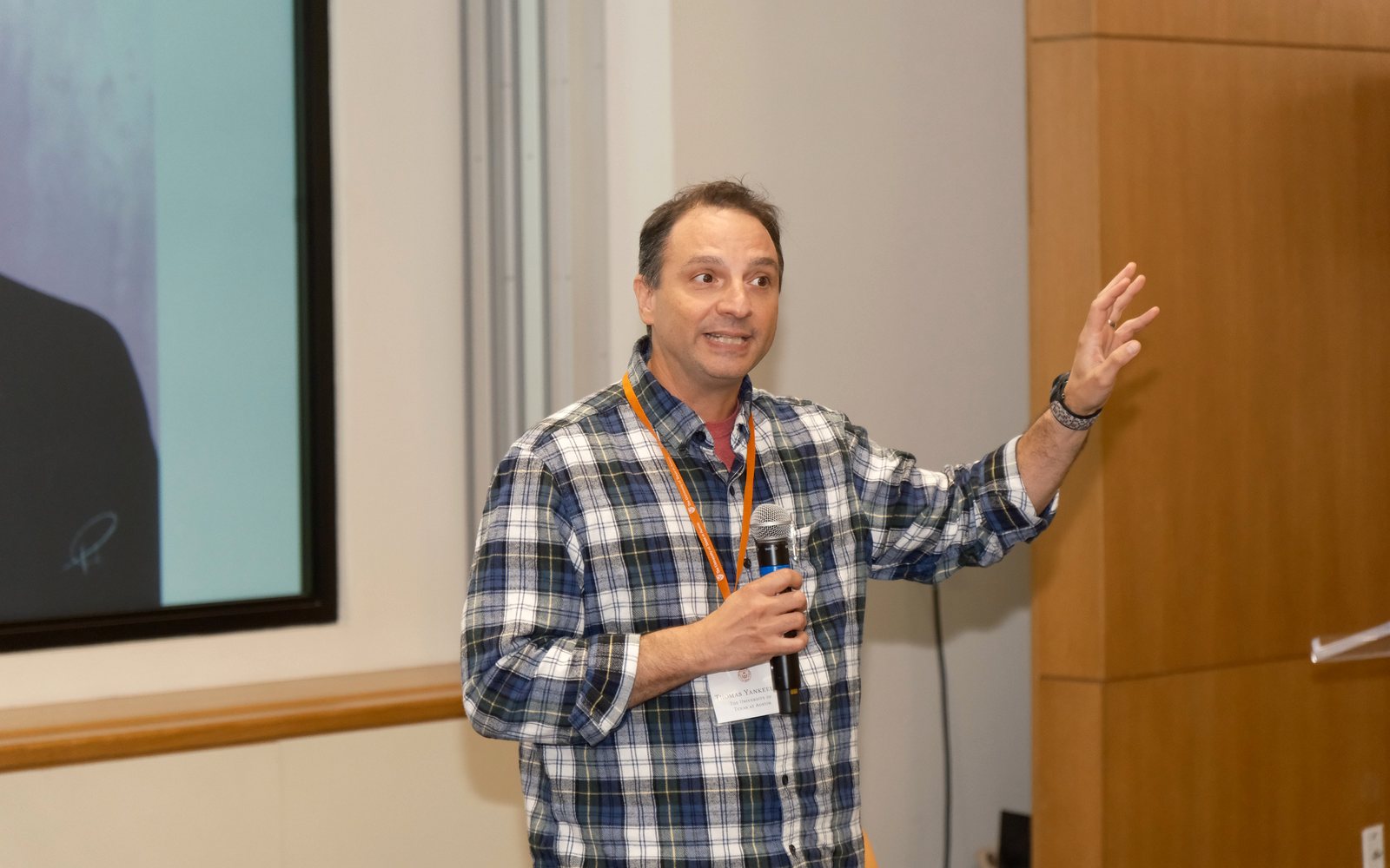 Dr. Thomas Yankeelov presenting at UT Austin
